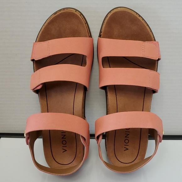 Vionic Shoes - NWT Vionic Colleen Leather Sandal, size 9.5